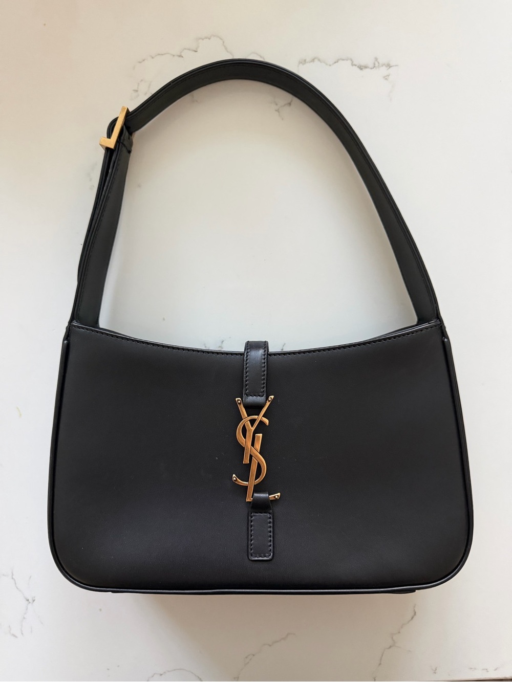Saint Laurent LE 5 À 7 IN SMOOTH LEATHER
BLACK